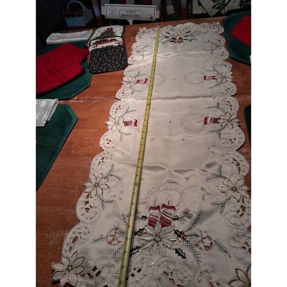 Vintage Christmas Linens Lot Table Runner Napkin Placemat 24 Pieces - Picture 4 of 13